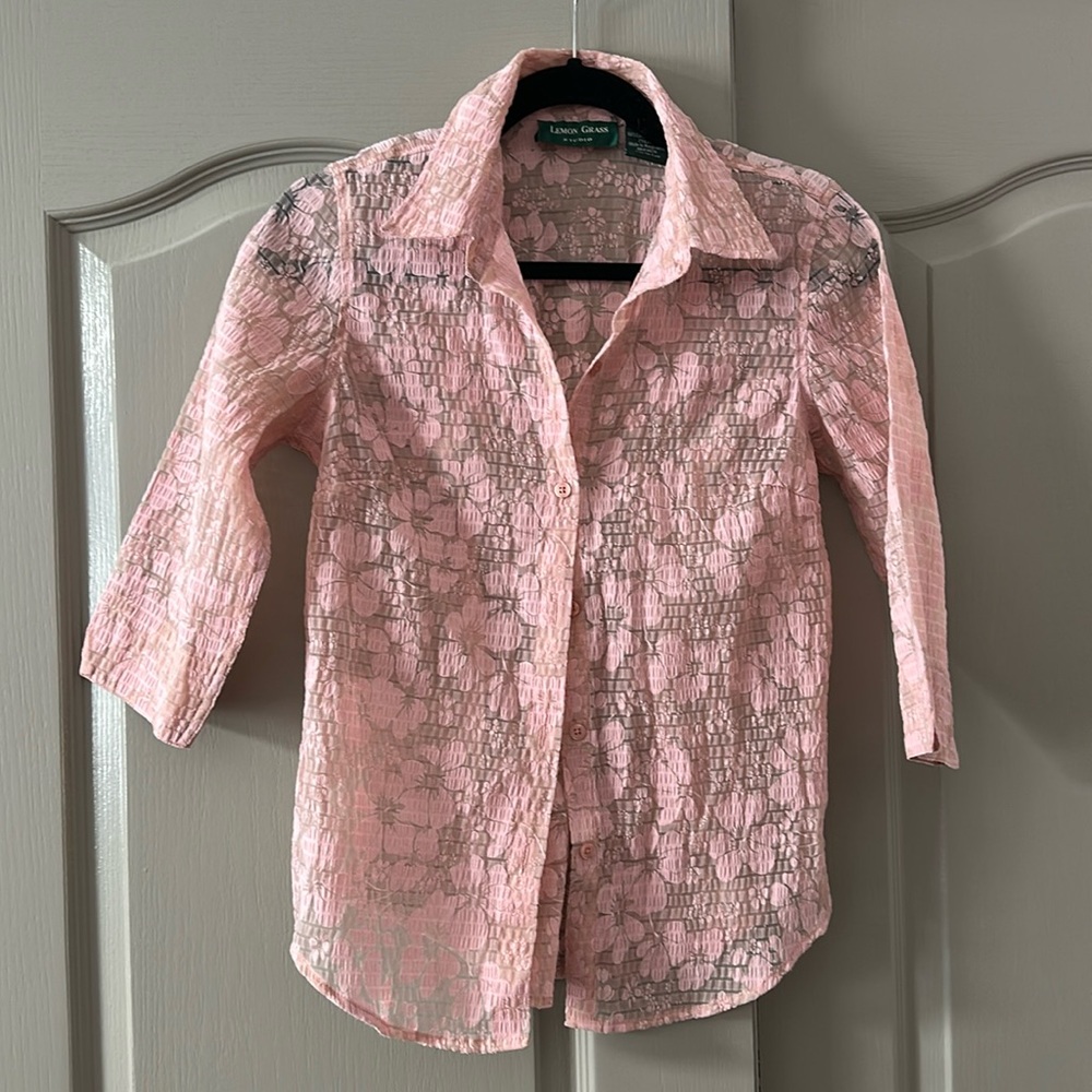 Women’s pink blouse 
Size S
2/3 sleeve 

60% cotton 38% Nylon 2% Lycra